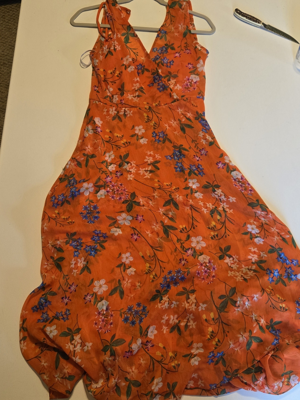 Calvin Klein White Logo Ribbon StrapCalvin Klein Orange Floral Sleeveless Faux W